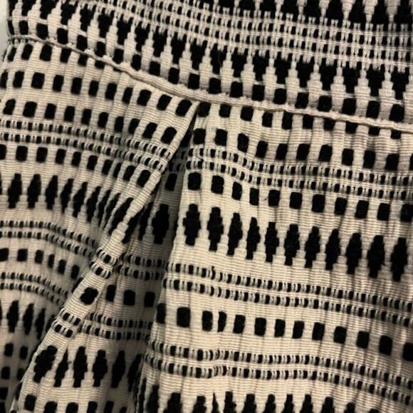 Women's Freestyle woven black and white mini skirt. Size XL - Picture 4 of 5
